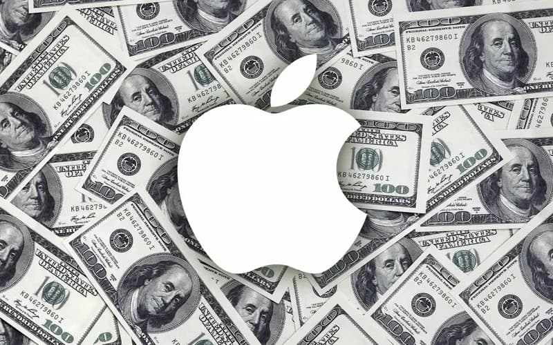Üst üste yığılmış 100 dolarlık banknotların üzerinde beyaz Apple logosu