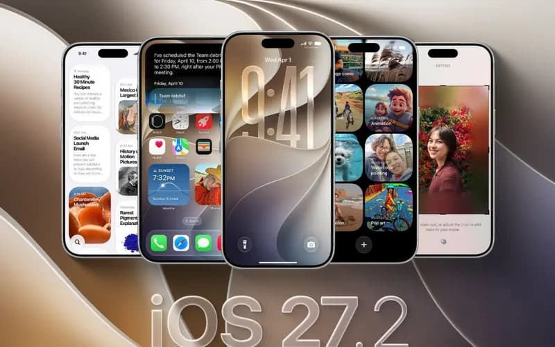 iOS 27.2 yazısı altında yan yana dizilmiş, farklı ekranlar gösteren beş iPhone ve bej-gri dalgalı arka plan