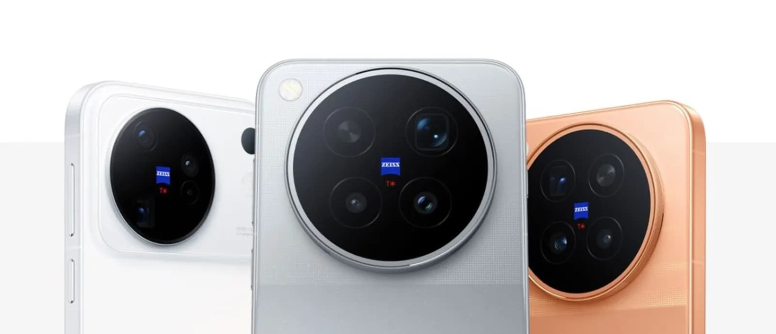 Beyaz, gri ve turuncu renklerde üç akıllı telefonun arka yüzü; yuvarlak kamera modüllerinde ZEISS logosu görünüyor